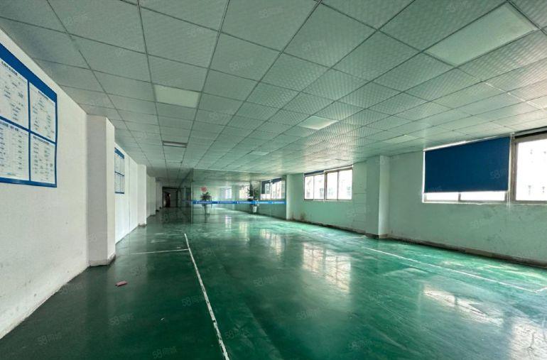 西乡地铁口楼上1200平精装厂房，拎包入驻，好招工