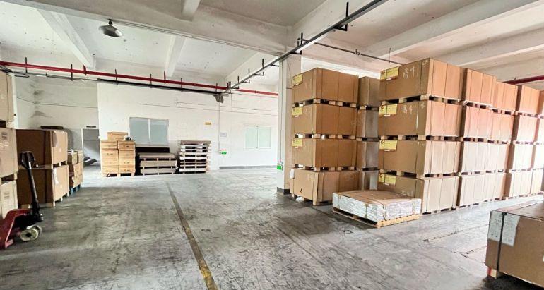 松岗沙浦围地铁站附近一楼350平现成装修办公室厂房出租