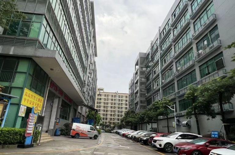 石岩原房东直租，整层豪装1600平，无公摊出租，园区空地超大