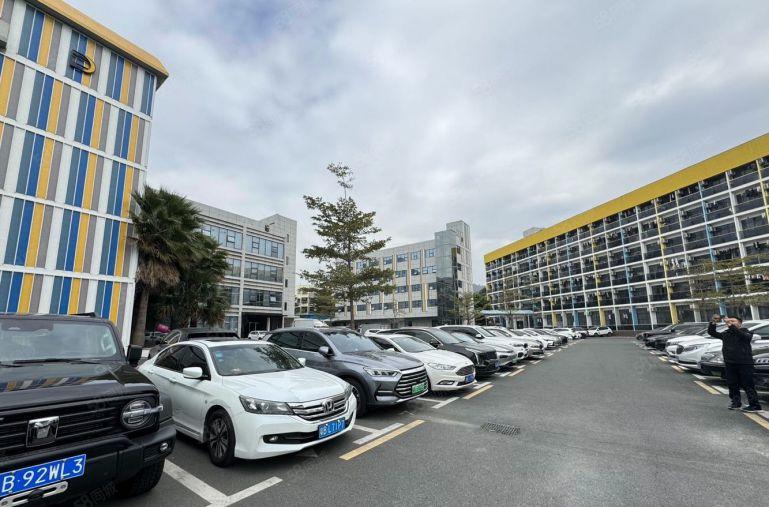 后瑞地铁口高新园区1500平精装修办公研发厂房低价出租可分租