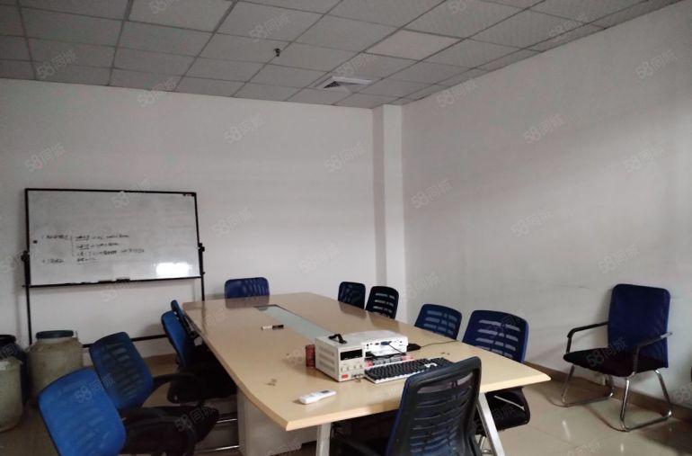 西乡地铁口花园式精装修2500平原房东直租主干道旁边空地超大