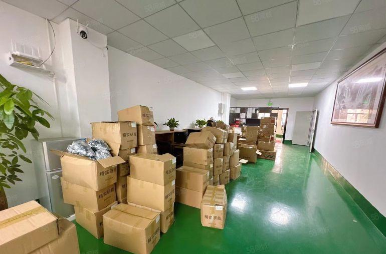 石岩标准工业园楼上600平米带装修厂房招租