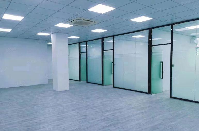 西乡地铁口旁工业区楼上800平厂房出租带现成装修可以拎包入住