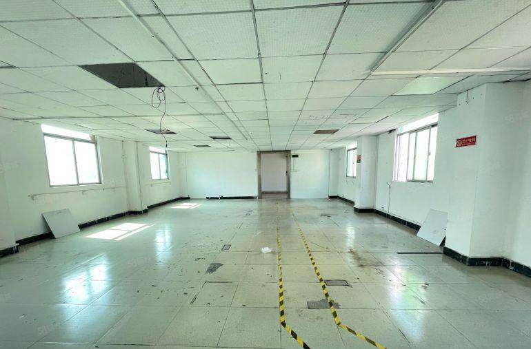 西乡固戍大型工业园，带装修280平整层厂房出租，租金便宜