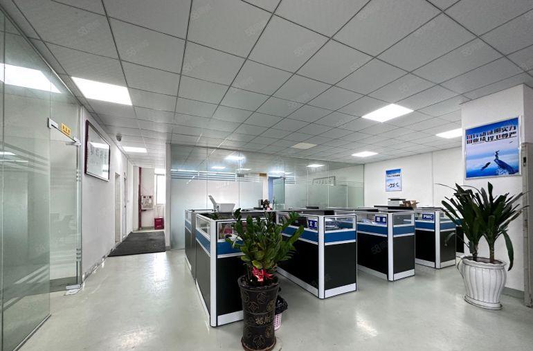 西乡村委工业园楼上800平精装出租，好招工，可办环评