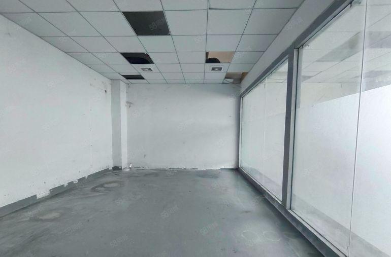 西乡洲石路桃源居附近，新出400平简装厂房仓库出租，带吊机口