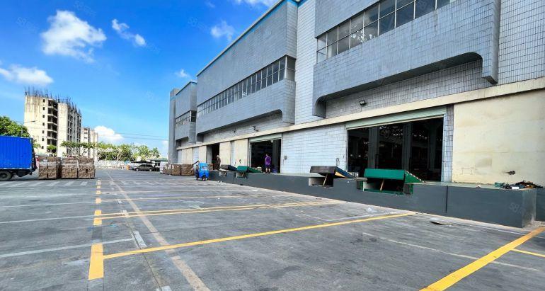 宝安福永500平地铁口单一层钢构厂房仓库空地全新地坪漆带货台