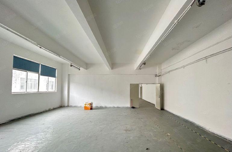 西乡固戍大门，楼上带装修650平350平厂房出租，租金28