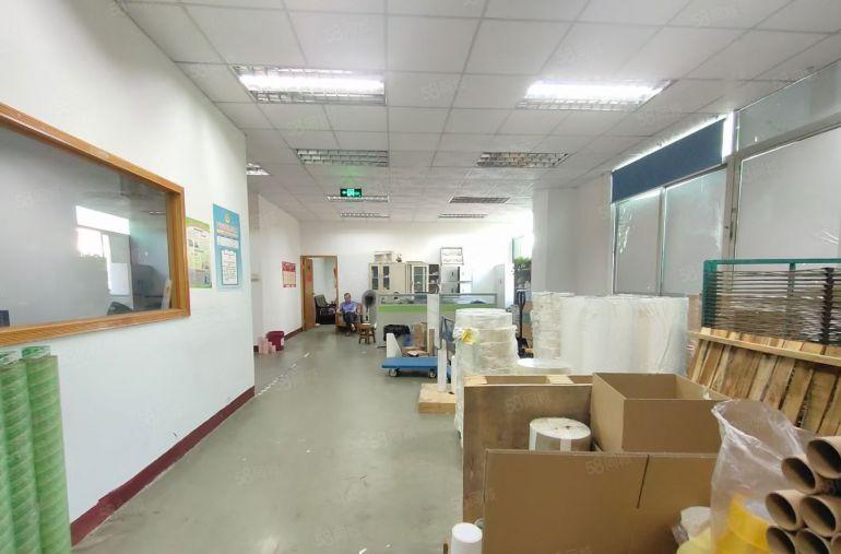 西乡鹤洲，大型工业区，楼上带装修650平400平厂房出租