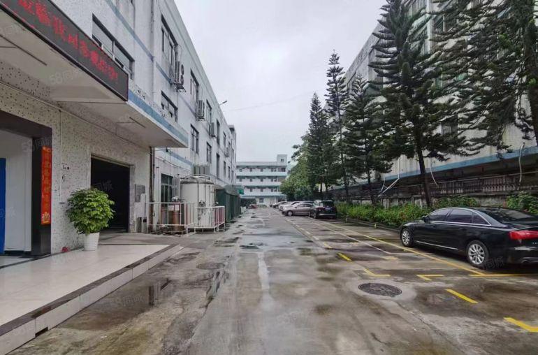 公明村委厂房出租独院5500平米一楼带有行车豪华装修 可分组