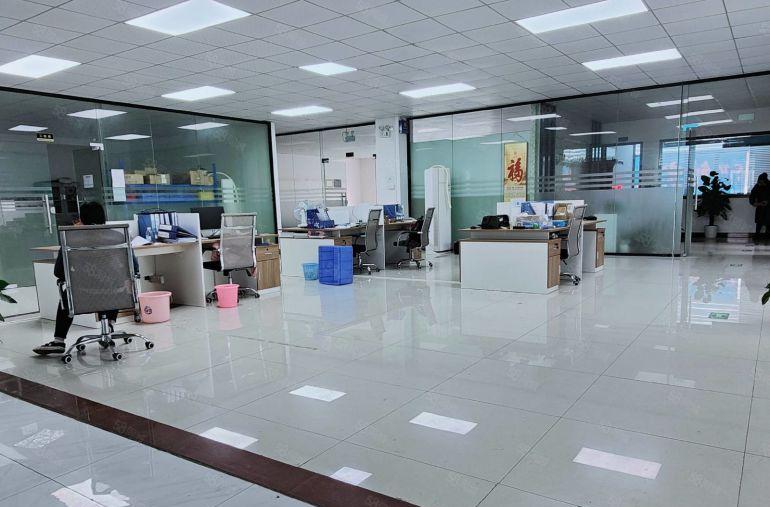 石岩石龙仔新出原房东2000平精装厂房。水电齐全。大小分租