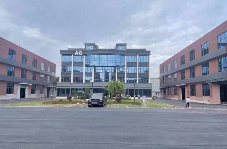 石岩花园式工业园4万平，独院一栋4000平，大小分租空地大。