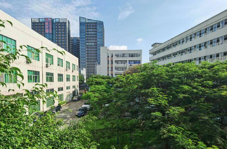 松岗原房东红本三层独院5400平空地大车位多形象好交通方便