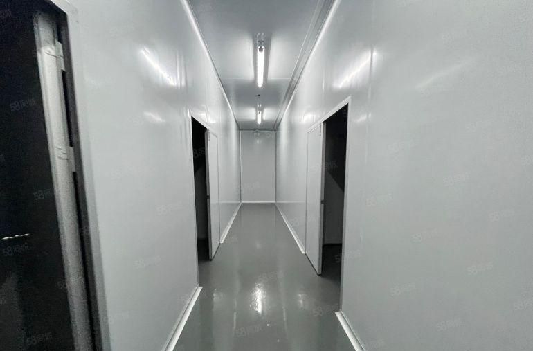 宝安福永地铁口旁1000平一楼精装修厂房空地超大可进拖头