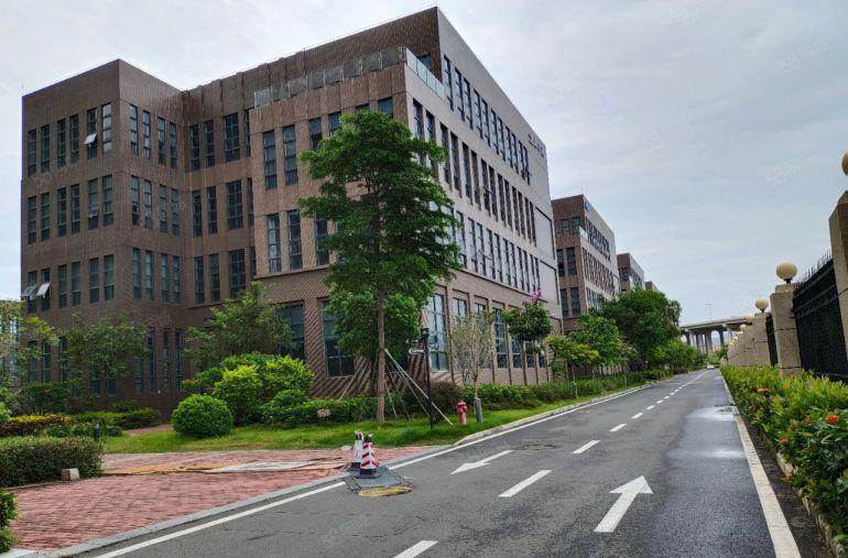 松岗地铁口楼上整层2000平原房东红本低价出租厂房仓库带装修