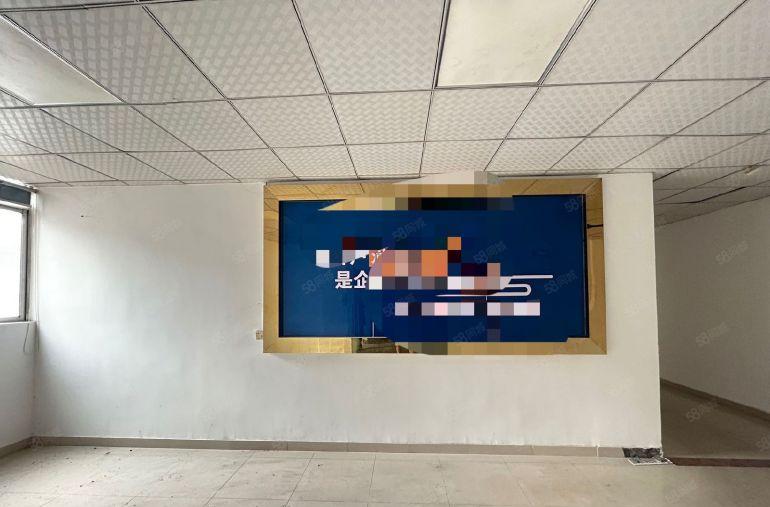 西乡固戍大门，楼上带装修650平350平厂房出租，租金28