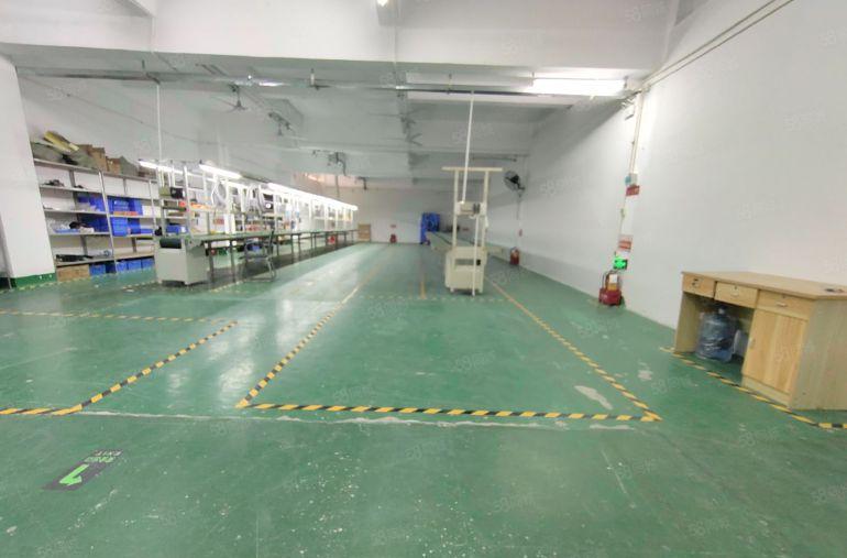 西乡九围鹤洲洲石路，工业区450平，带装修厂房出租，带吊机口