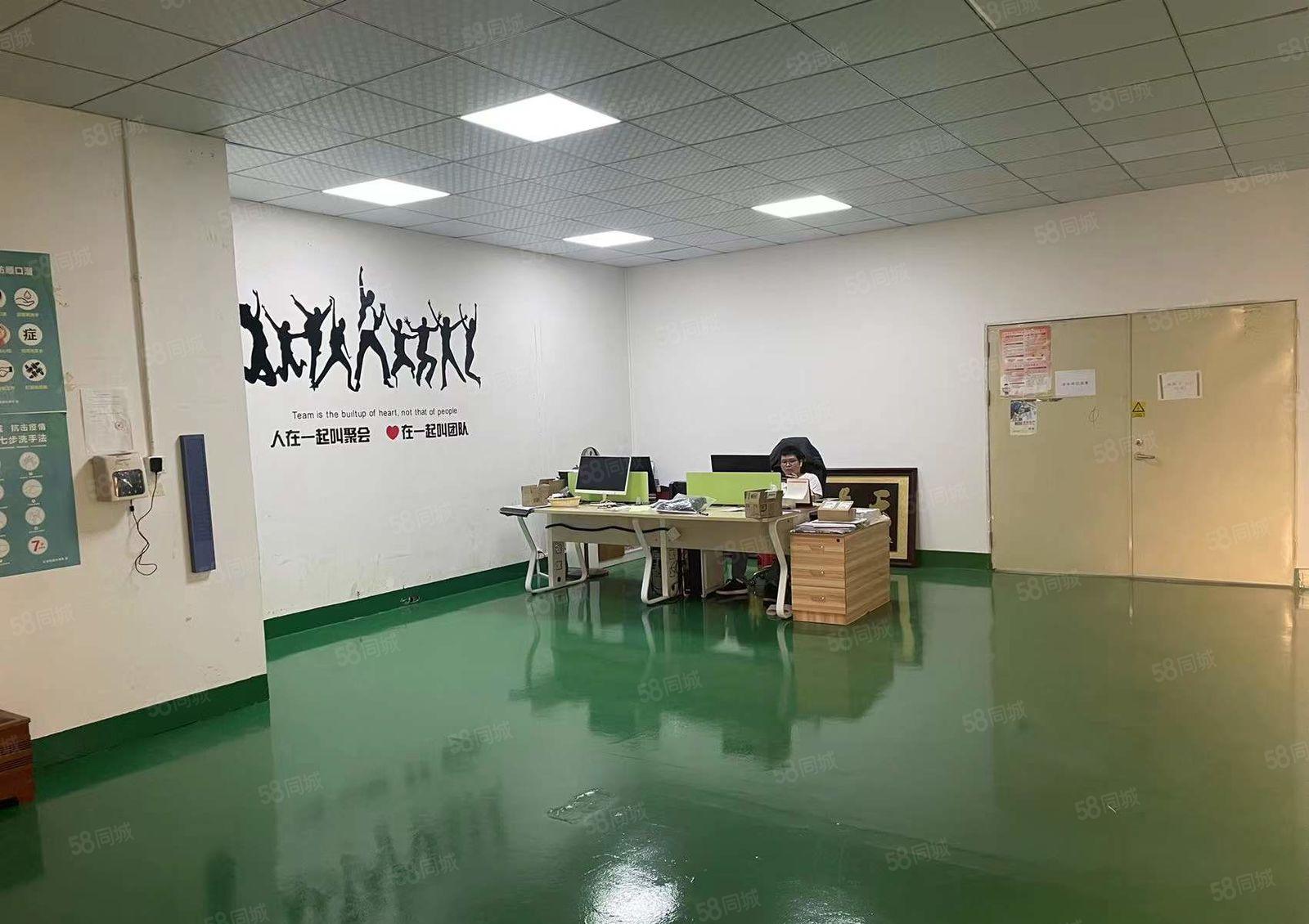 宝安石岩地铁口，3楼700平，装修免费用，人气旺好招工