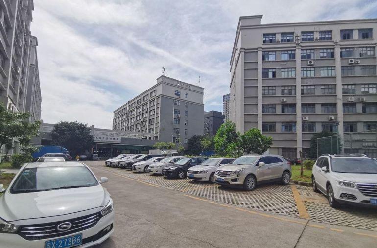 石岩同富裕原房东工业区5000平厂房出租 园区形象好 空地大