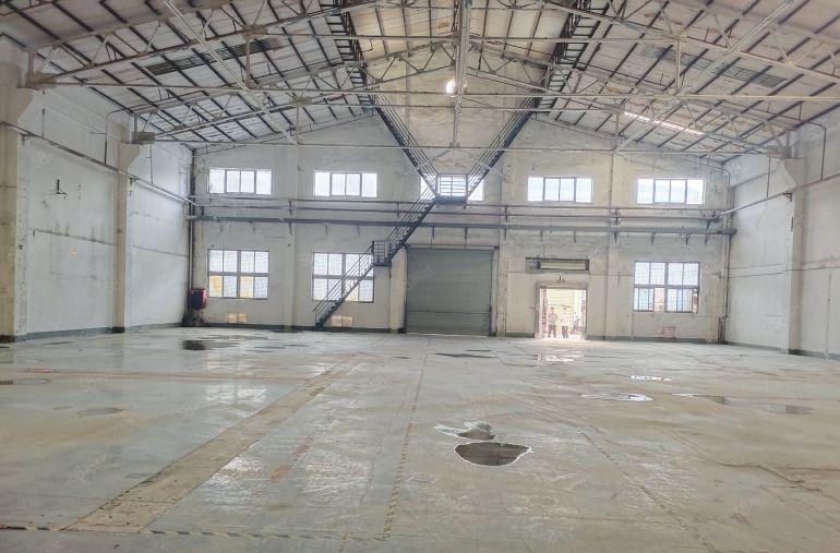 西乡航城街道边，大型工业园，一楼1600平钢结构，层高13米