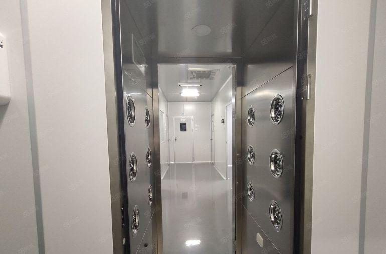 西乡黄田地铁站附近，大型园区楼上1360平，带有小型无尘车间