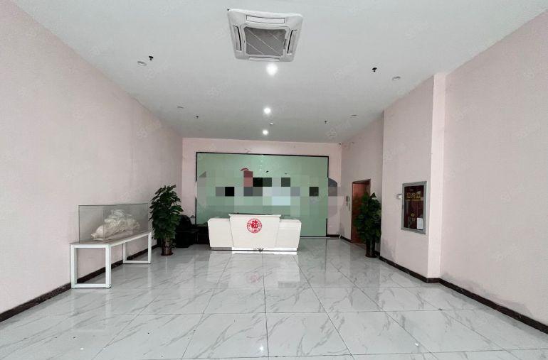 宝安福永地铁口旁1000平一楼精装修厂房空地超大可进拖头