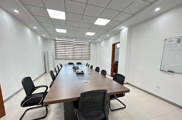 福永塘尾原房东带红本工业区楼上2000平精装修厂房出租可分租