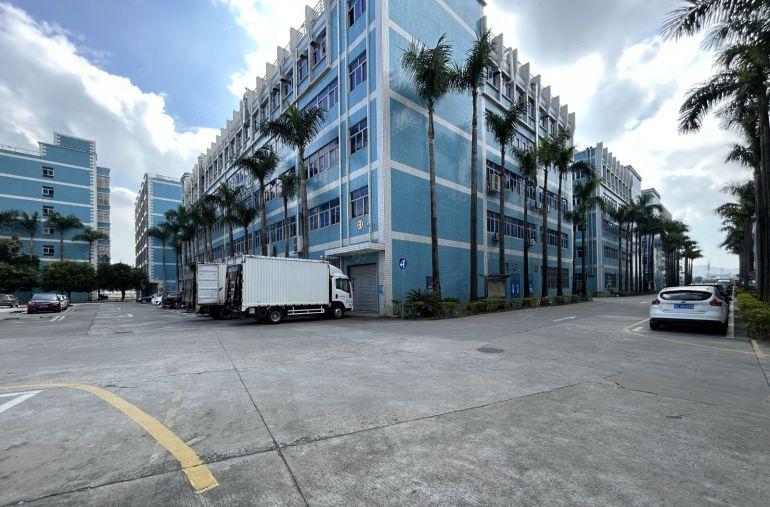 石岩上屋地铁口原房东科技园楼上1000平带装修办公室厂房出租