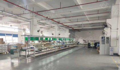 松岗地铁口整层2600平可分租可办环评仓库办公室低价厂房出租