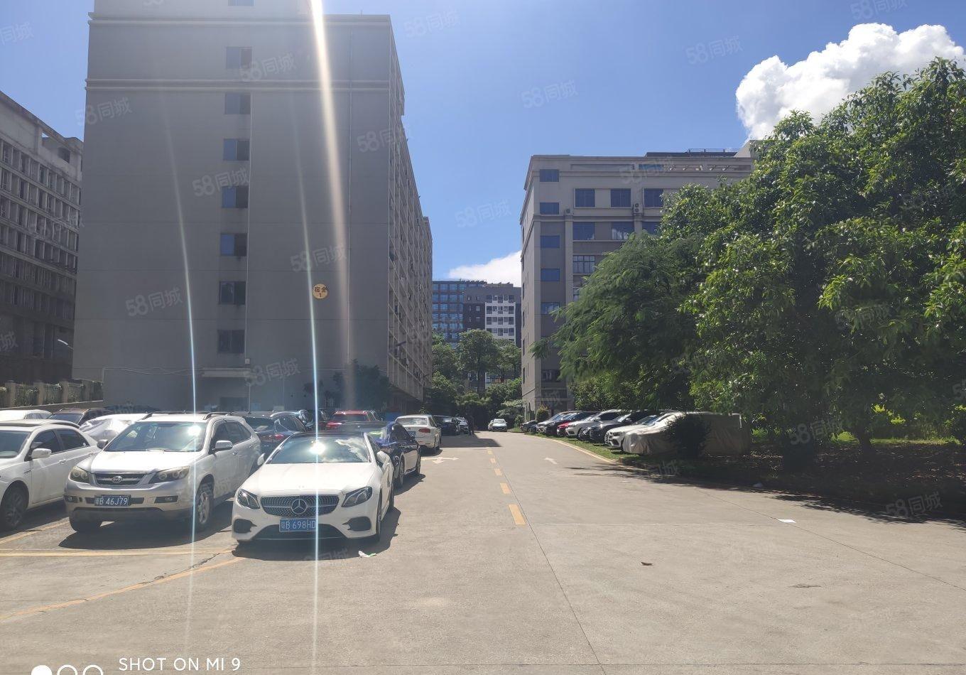 300平起分宝安地铁口附近大型园区楼上2万平厂房出租送精装修