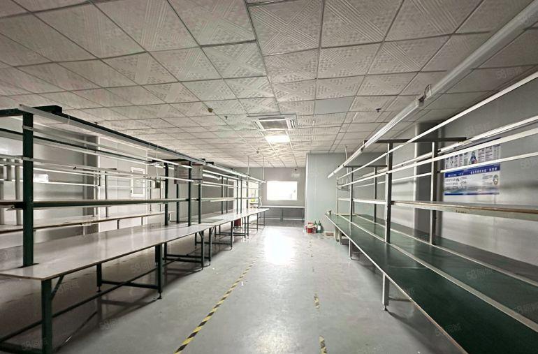 深圳宝安大道边地铁口附近园区楼上300平带拉线带装修厂房出租