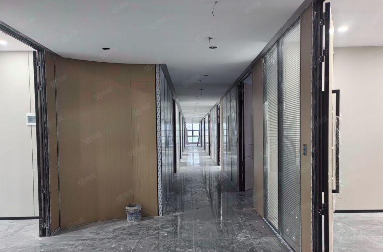 西乡固戍地铁口，整层楼上办公室60起方精装修，拎包使用！