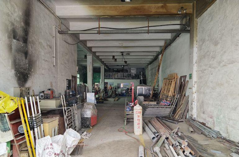 松岗塘下涌工业区新空出1楼450平方，价格便宜面积实在高5米
