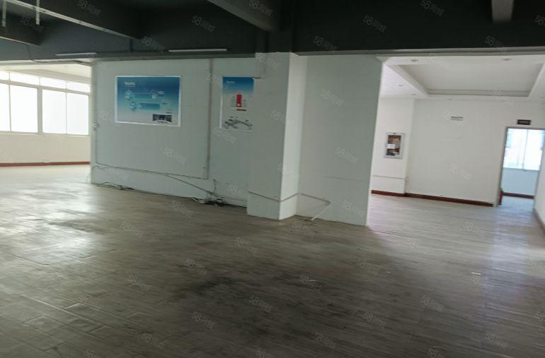 西乡黄田地铁口附近原房东楼上精装修1098平，建筑面积出租！