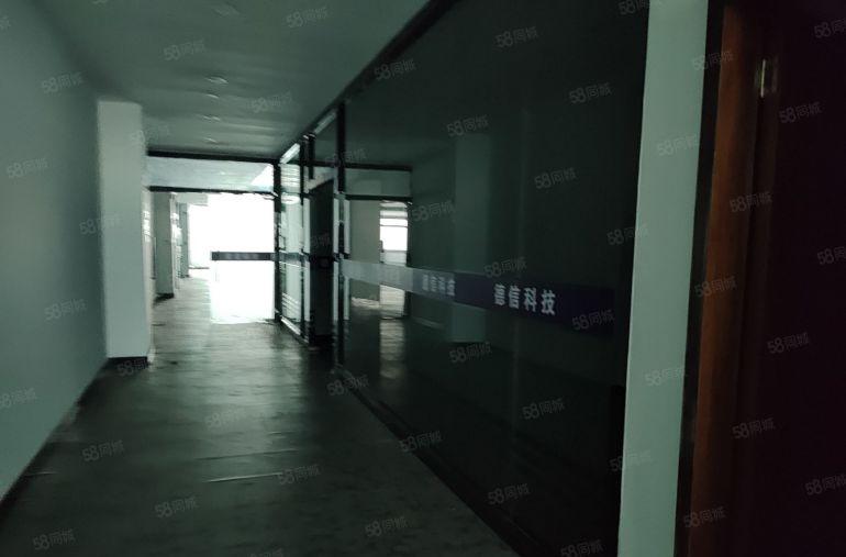 福永107国道边楼上1800平米带装修厂房出租免转让费