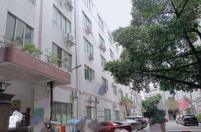 固戌原房东楼上330平，带办公室车间仓库