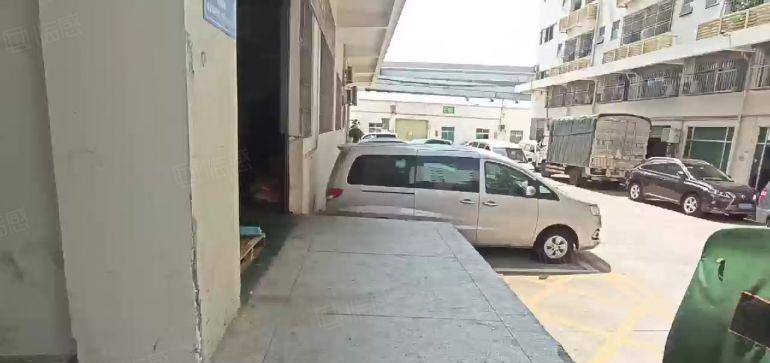 租金40，西乡鹤洲，1楼装修260平装修厂房出租，带卸货平台