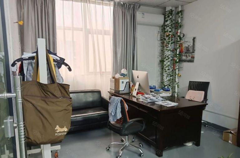 石岩新出2楼办公厂房300平米带装修出租，现成水电，两吨货梯