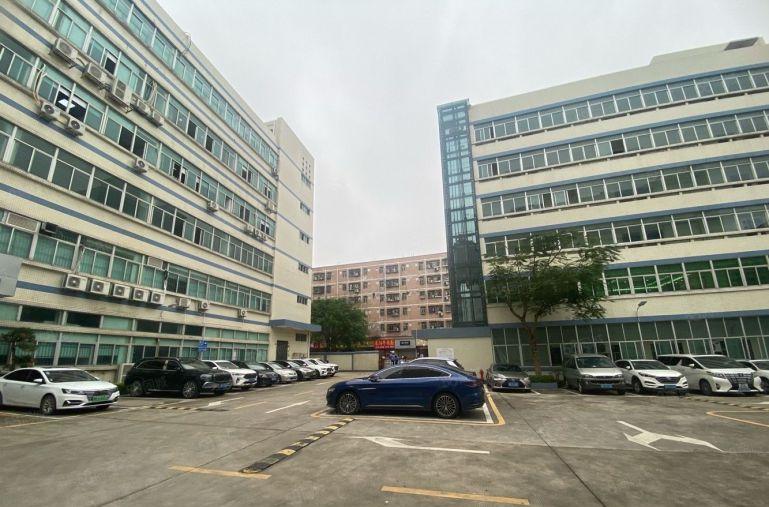 宝安石岩工业区2000平红本厂房出租 原房东200起分