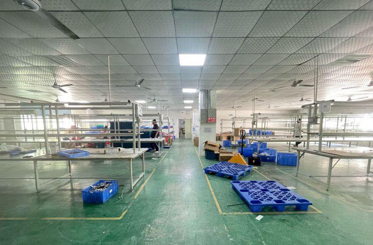 西乡鹤洲工业区，带装修500平1300室厂房出租，租金28