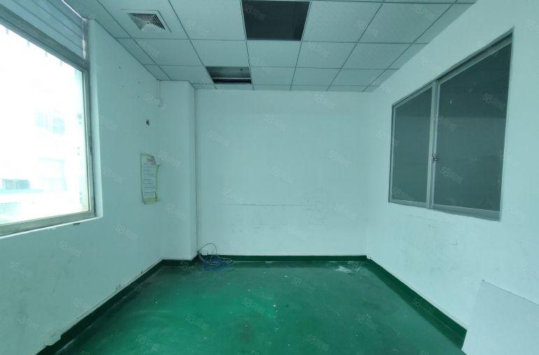 固戍一路附近，新出楼上半层630平带装修厂房 仓库原房东直租