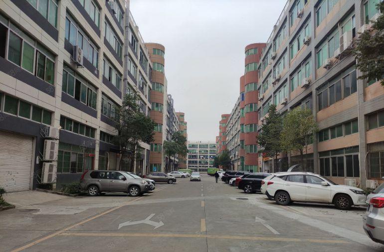 福永地铁站旁一楼1000平方厂房仓库超大空地原房东低价厂房