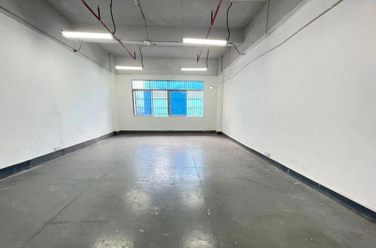 西乡，固戍地铁站附近，大型工业园，楼上带装修376平厂房出租