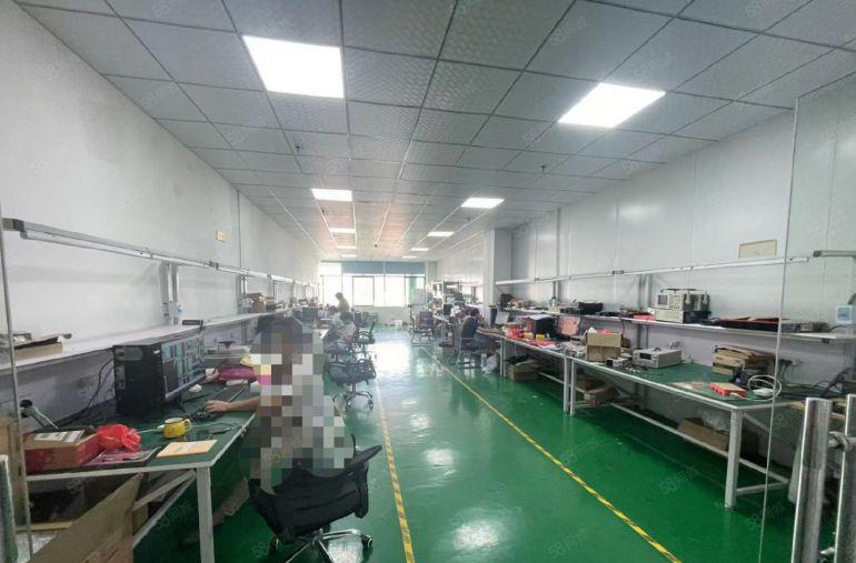 石岩新出楼上950平米带装修办公室招租