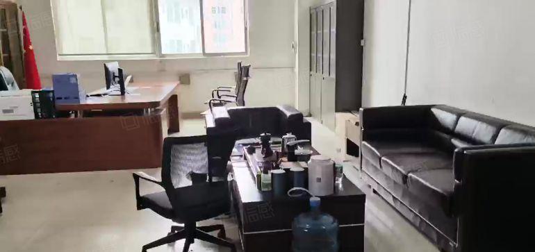 西乡固戍，航城大道边，楼上带装修420平厂房出租，现成吊机口