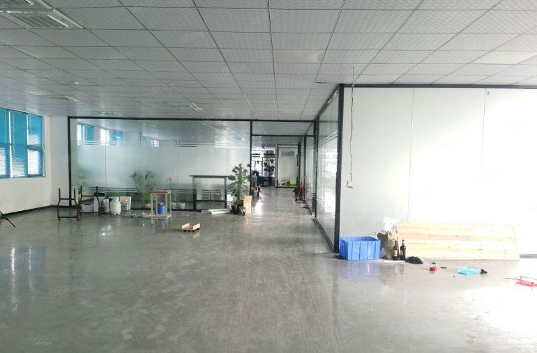 宝安石岩工业区红本独院厂房仓库1200平出租带精装易招工