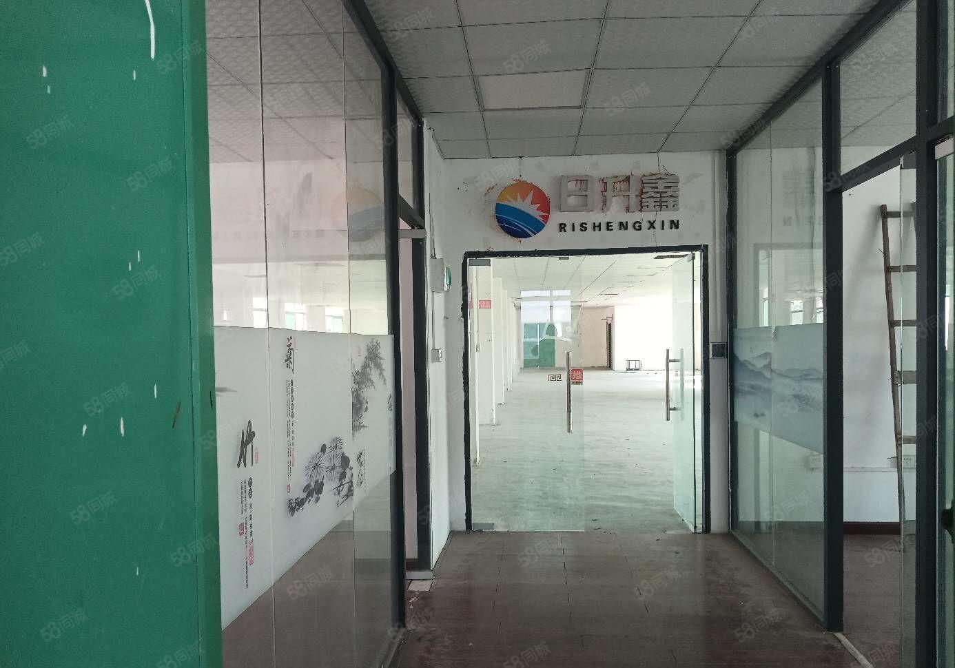 石岩湖靠光明交界新出厂房楼上1000平方现有装修独门独院