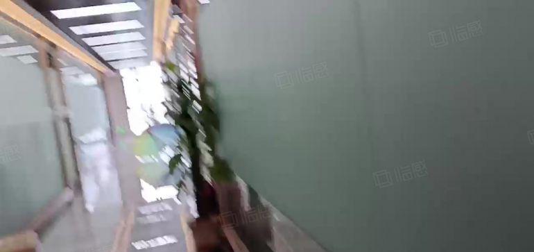 西乡固戍地铁口附近一手房东楼上128平N套，实用率高！