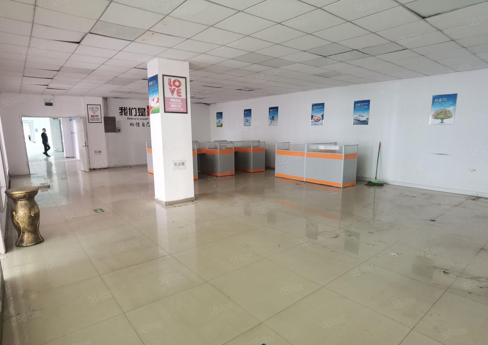 宝安石岩新出整层带红本厂房3700平，现成装修