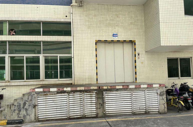 石岩石龙仔新出楼上带精装修厂房3000平出租，整层可分租